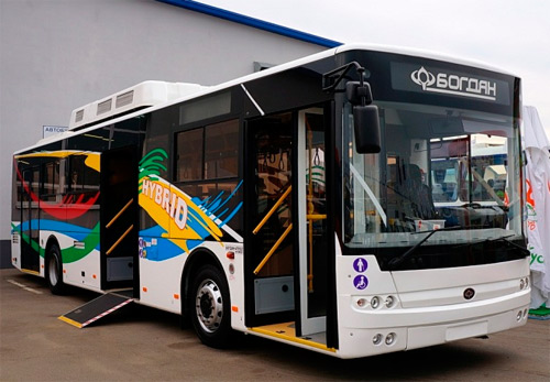 «ТрансМашГрупп» представила гибридный автобус на площадке «Мир автобусов – 2013»